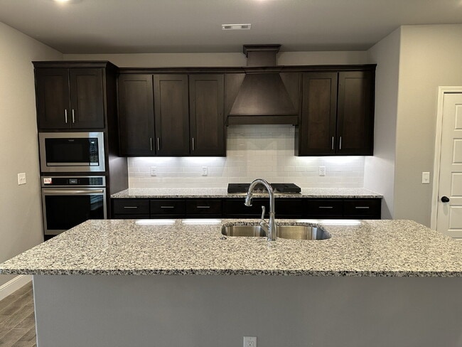 Building Photo - 2040 Tallgrass Ter