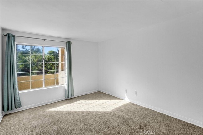 Building Photo - 5535 Canoga Ave
