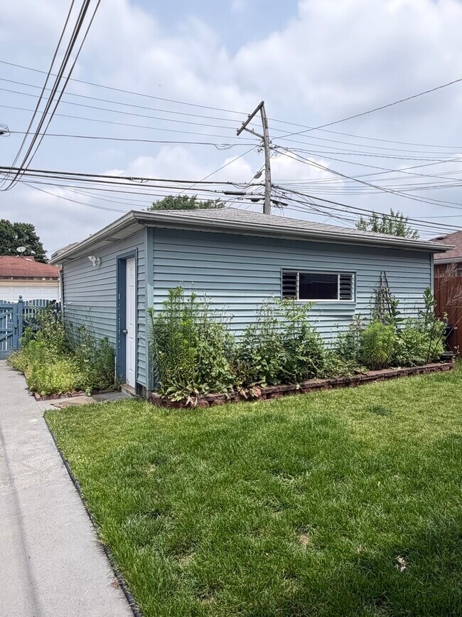 Building Photo - 7732 W Addison St