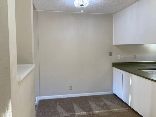 Building Photo - 1 bedroom upstairs unit in Walnut Park