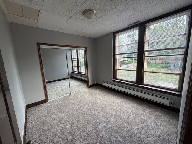 Building Photo - 5402 S 77th St