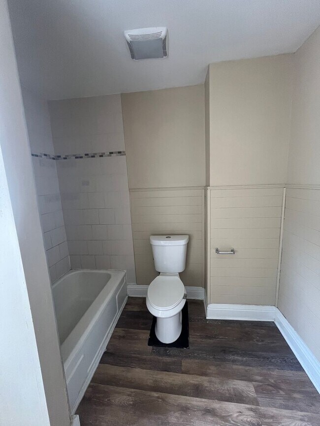 Building Photo - 201 Rosewood Terrace