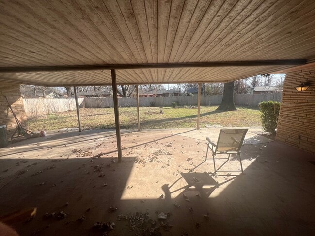 Building Photo - 1404 Melrose Dr