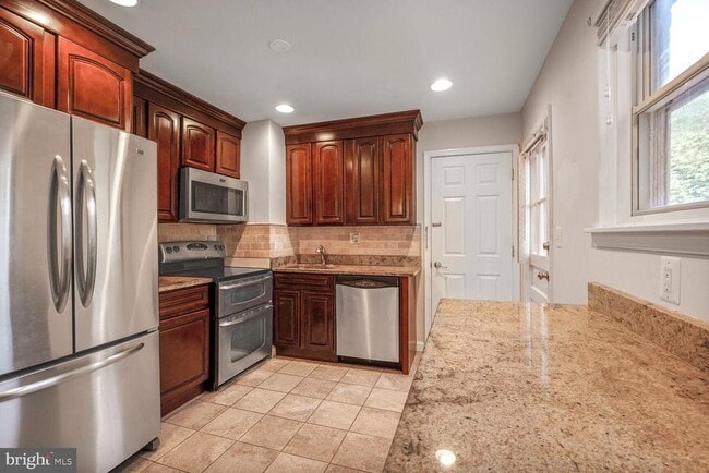 Building Photo - 6903 Fern Ln