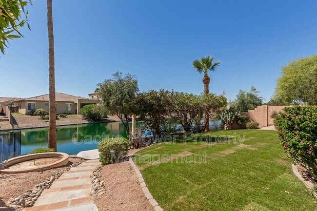 Building Photo - 749 E La Costa Dr