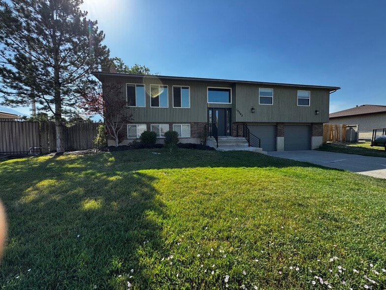 Building Photo - 10543 S Weeping Willow Dr