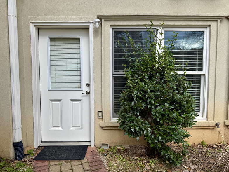 Building Photo - 3930 Paper Mill Rd SE