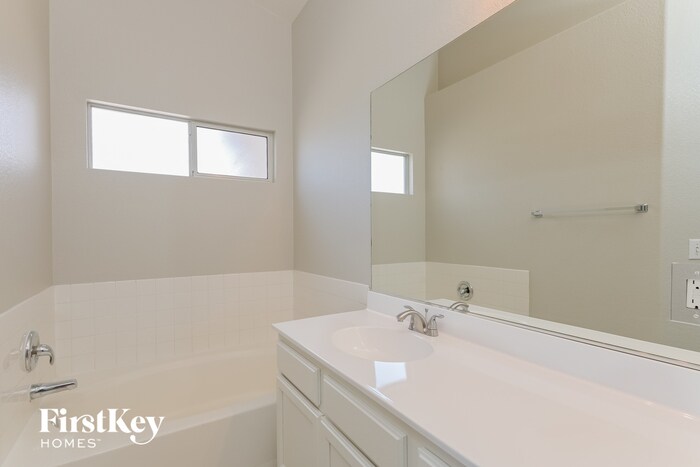 Building Photo - 528 Waterwheel Falls Dr