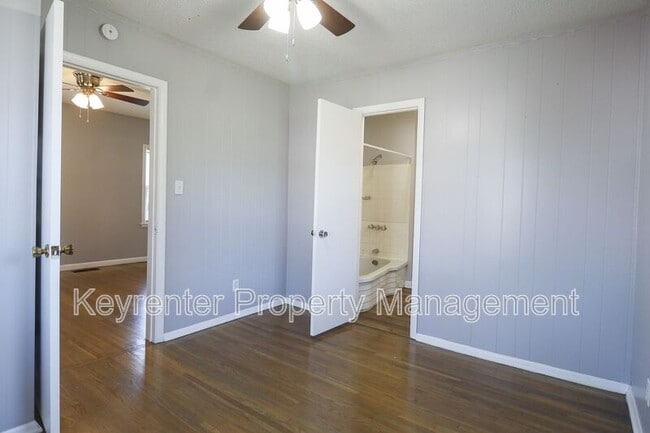 Building Photo - 526 S 39th W Ave