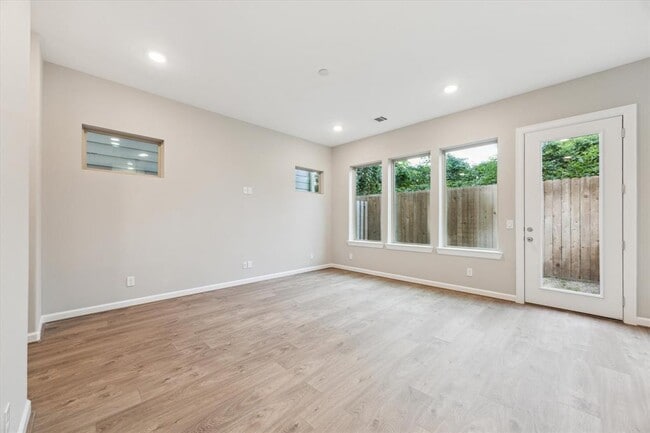 Building Photo - 804 Dawn Meadows Dr