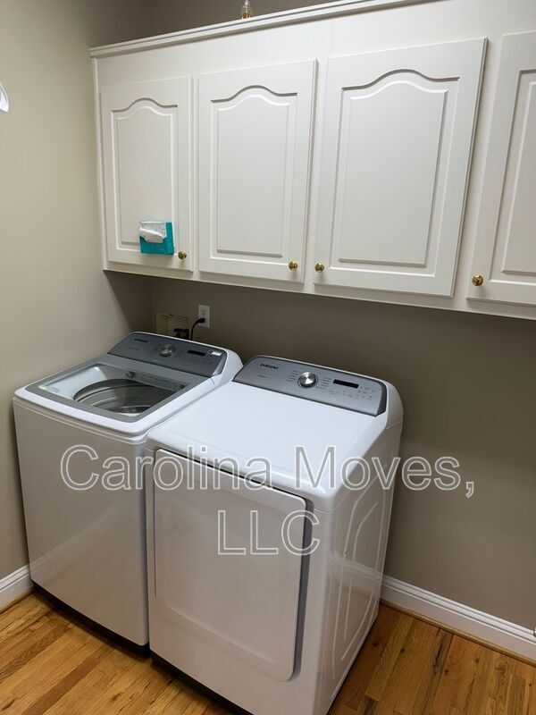 Building Photo - 204 Brushy Meadows Dr