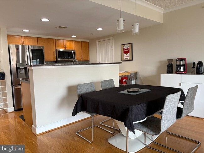 Building Photo - 1220 N Fillmore St