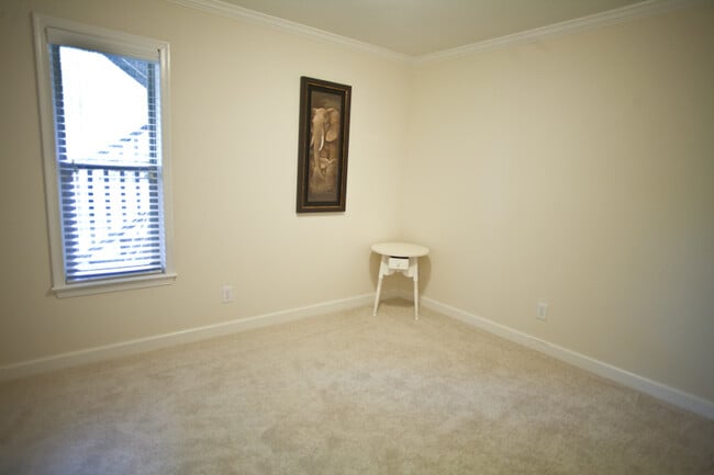 Building Photo - All-Inclusive Living Steps from East Franklin St – Relax at The Retreat! Flexible Move in!