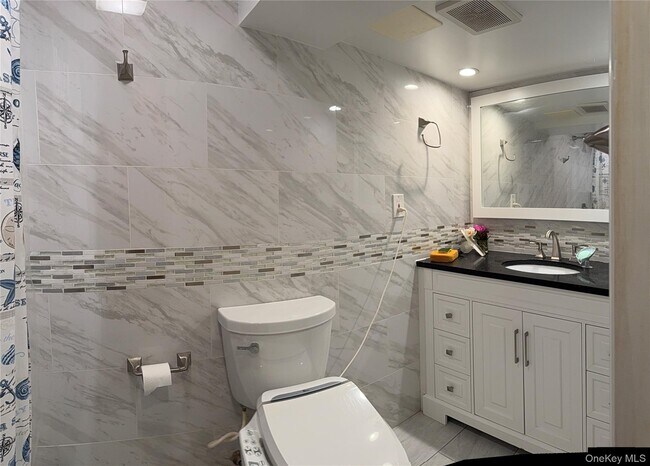 Building Photo - 110-51 64th Rd