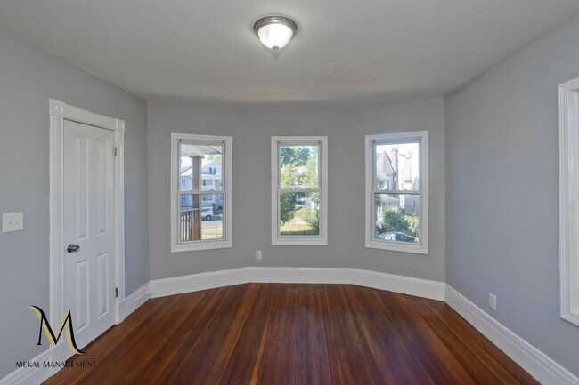 Building Photo - Single Family Home just minutes away from E. Longmeadow!