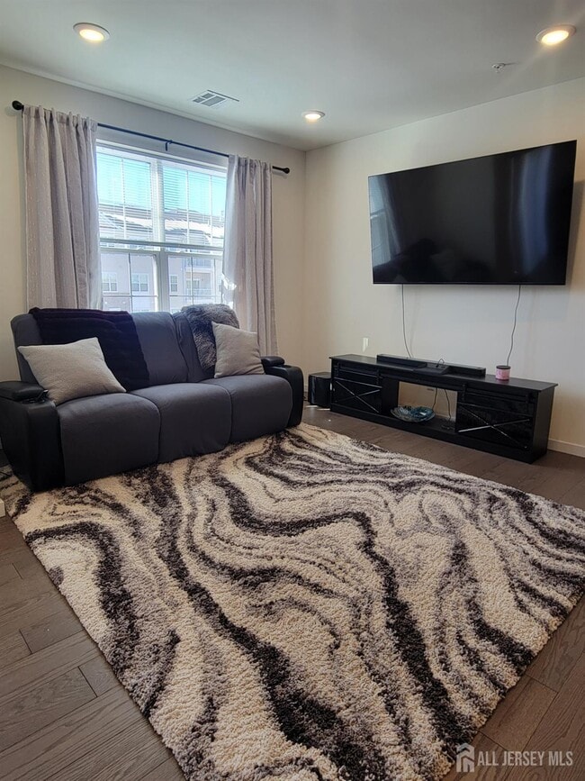 Building Photo - 231 Lorhan Dr