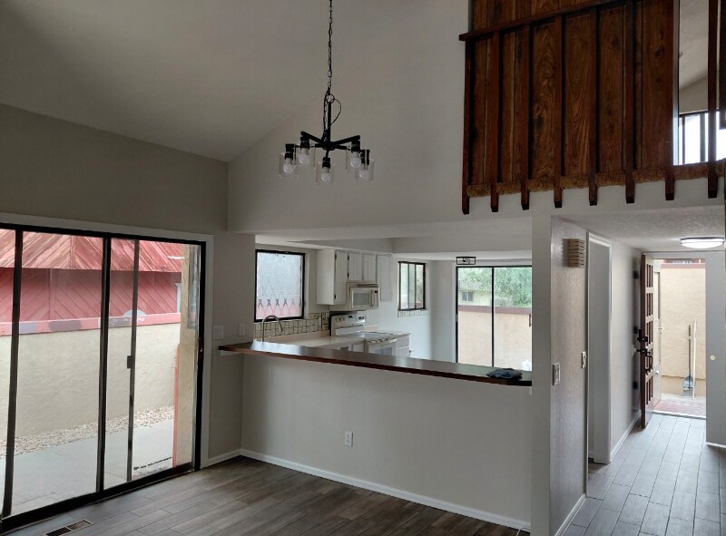 Building Photo - 381 1/2 Ridge View Dr