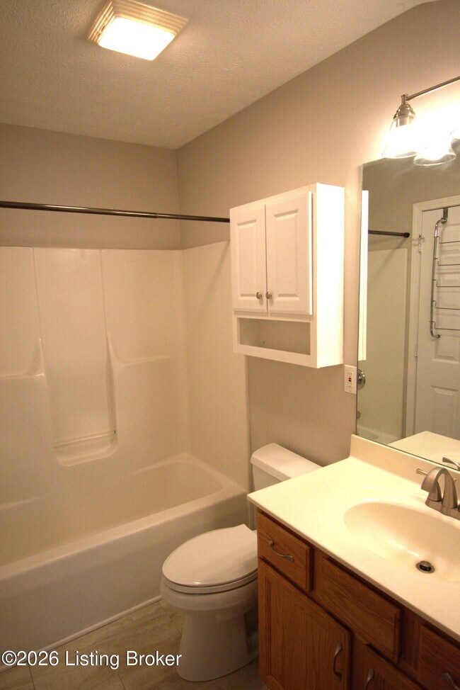 Building Photo - 10407 Pinoak View Dr