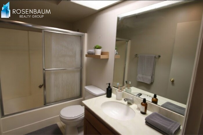 Building Photo - 840 E Junction St