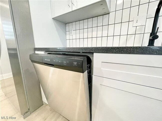 Building Photo - Charming Euclid Home in Quiet Residential Neighborhood