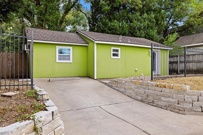 Building Photo - 75 Pedernales St