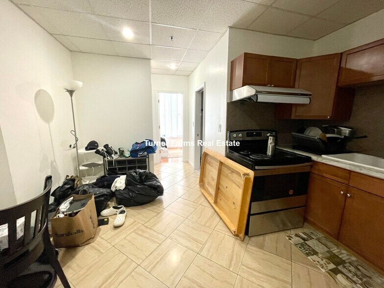 Building Photo - 72 Kneeland St