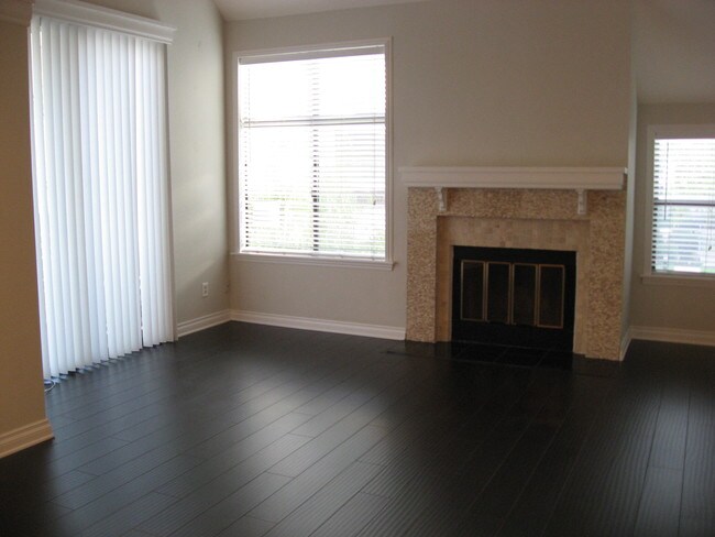 Building Photo - 2202 River Run Dr