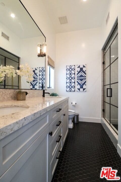 Building Photo - 1249 S Plymouth Blvd