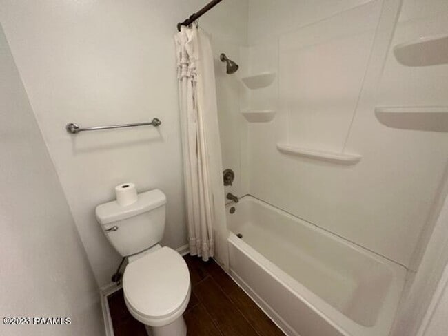 Building Photo - 3 bed, 2 bath townhouse AVAILABLE NOW!!!