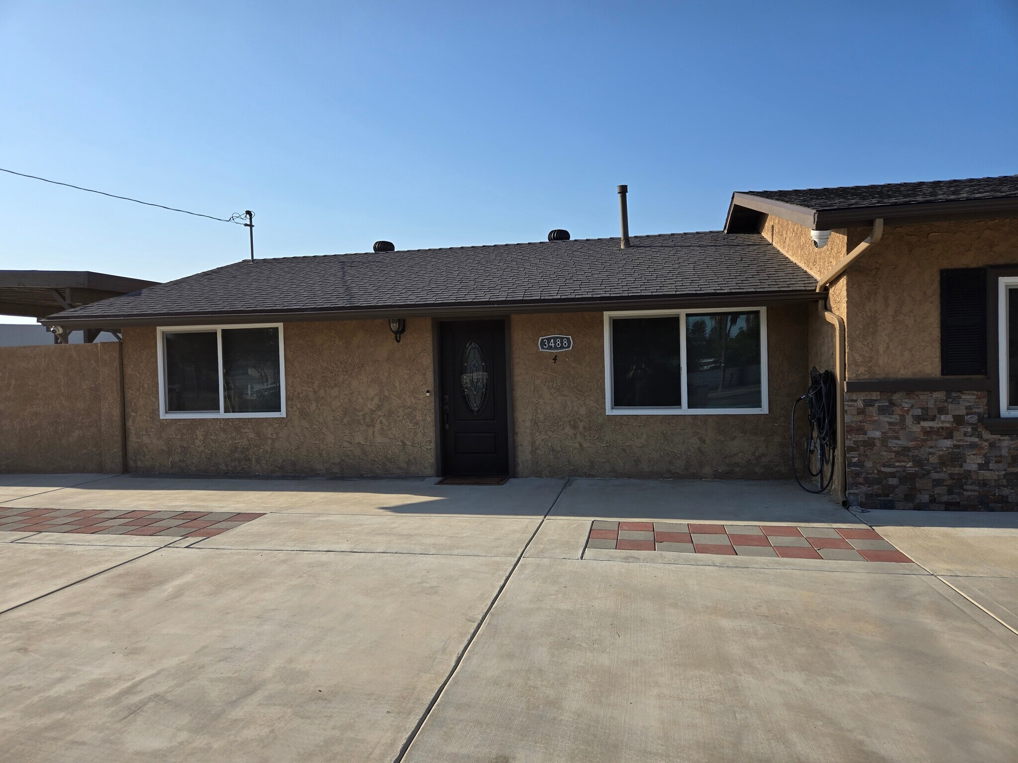 Building Photo - 3488 Riverside Dr