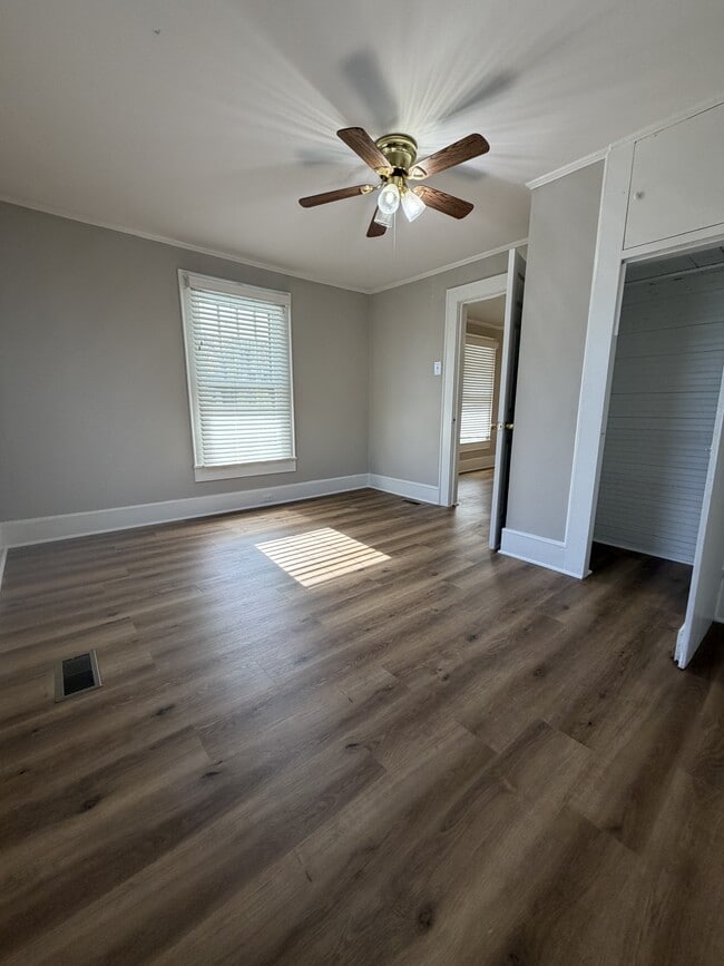 Building Photo - 140 Dillon St