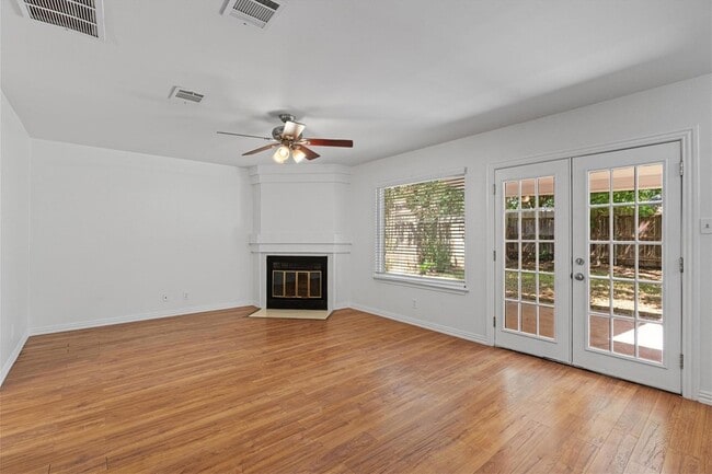 Building Photo - 1516 White Oak Loop
