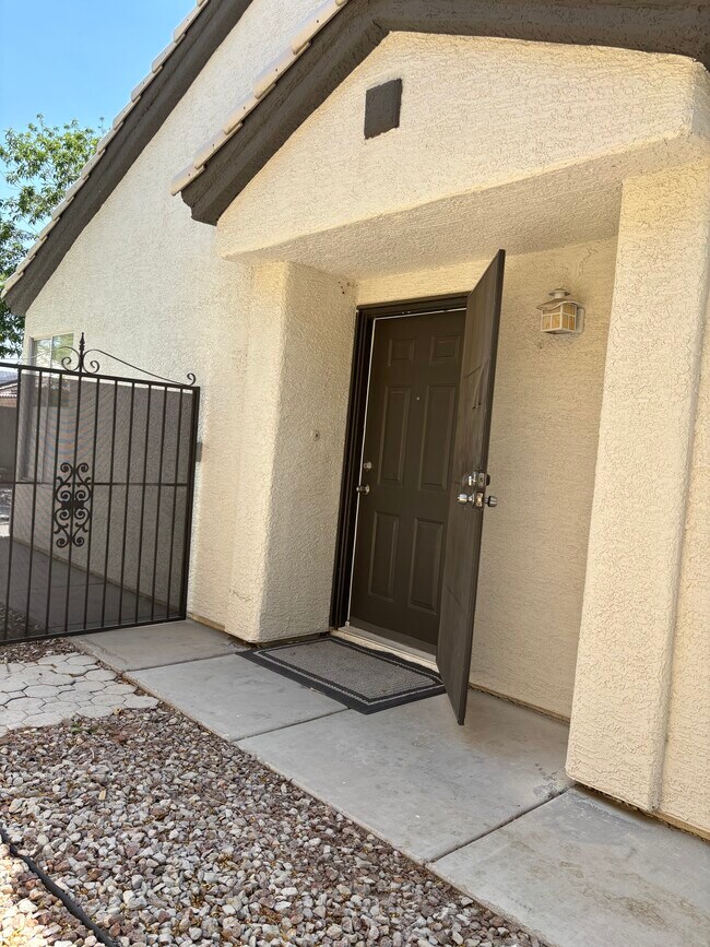 Building Photo - 6101 Wild Berry Dr