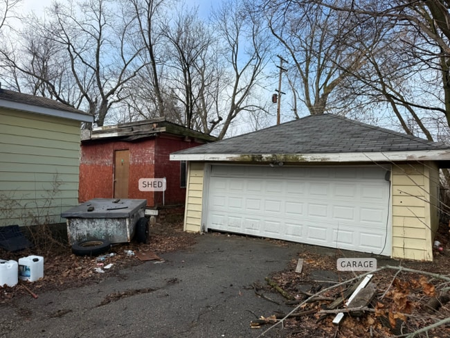 Building Photo - 2410 Flushing Rd