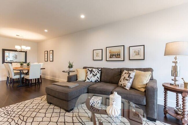 Building Photo - Remodeled 2 Bed / 2 Bath Condo – Valley Vi...