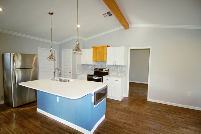 Building Photo - Adorable 3 Bedroom 2 Bath Remodel in 78230