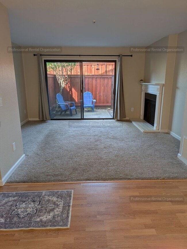 Building Photo - Single level condo in one of the nicest developments in Bennett Valley