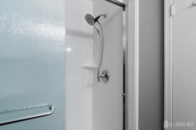 Building Photo - 13 Pear Tree Ln