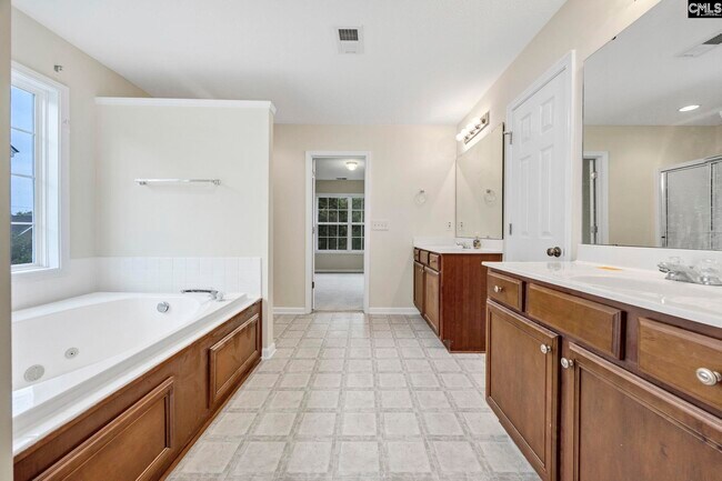 Building Photo - 109 Cotoneaster Dr