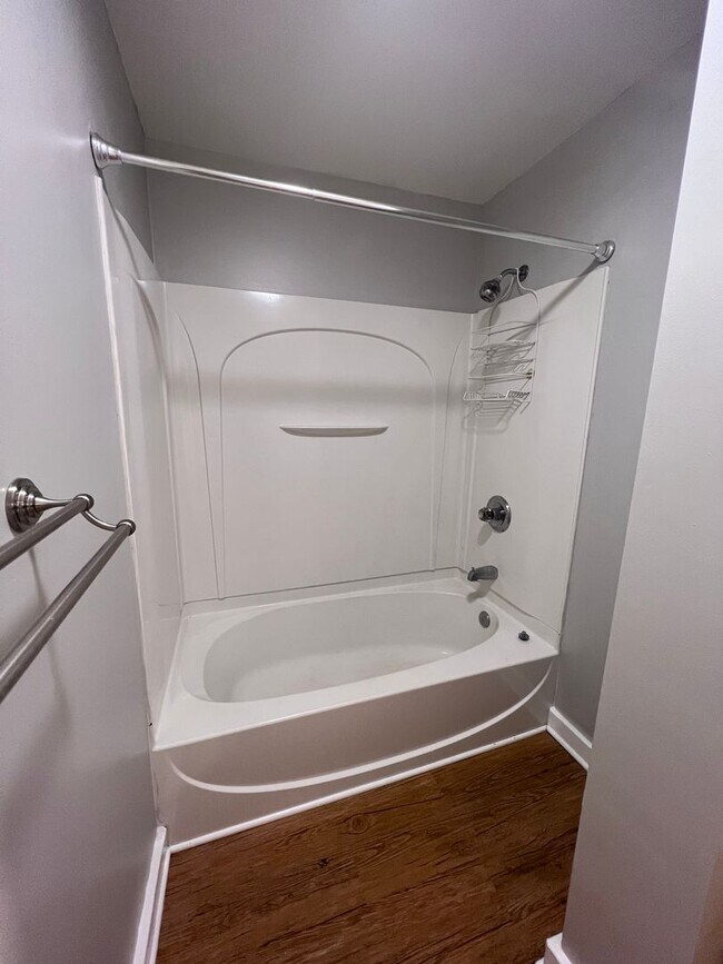 Building Photo - Wonderful and Spacious Three Bedroom Home Minutes from Downtown Grand Rapids!!