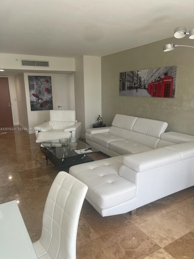 Building Photo - 16500 Collins Ave
