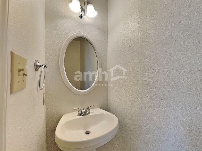 Building Photo - 8334 Tavern Pt