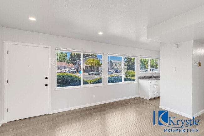 Building Photo - 2009 Florida St