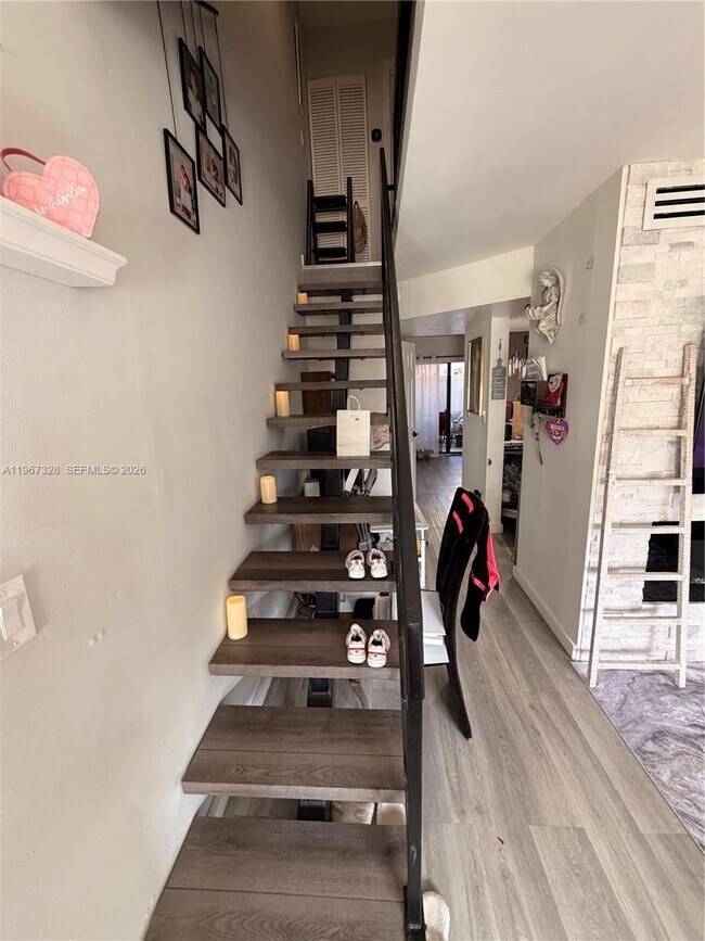 Building Photo - 1711 W 58th St