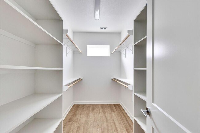 Building Photo - 7601 Cooper Ln