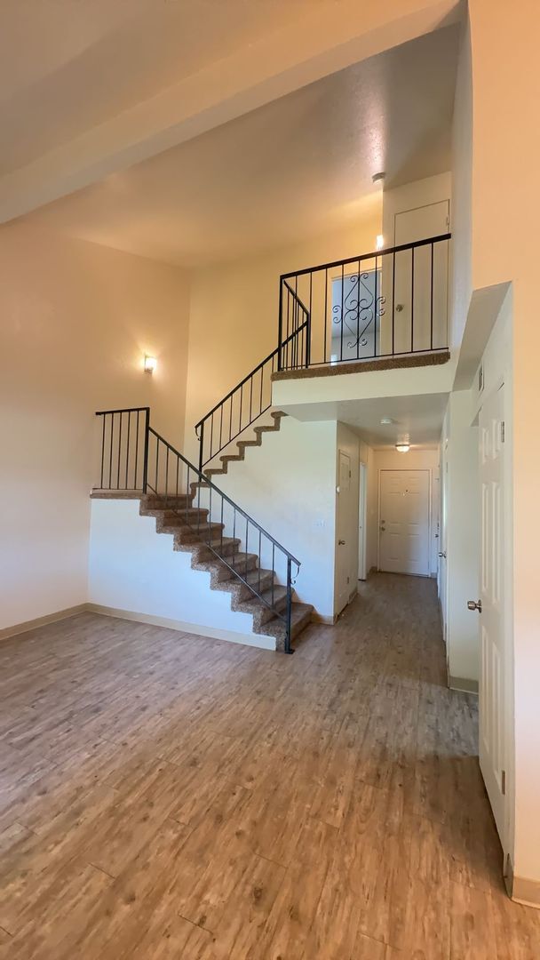Building Photo - 2646 Pinedale #2 3 bed 1.5 bath Condo