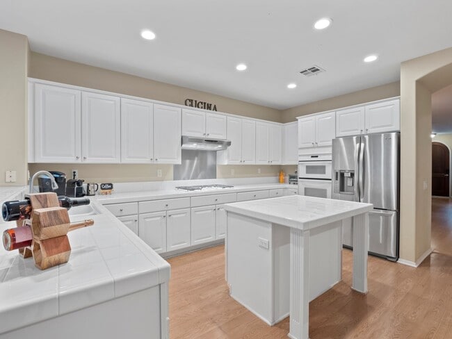 Building Photo - Cozy Stevenson Ranch Home on a Quiet Cul-D...