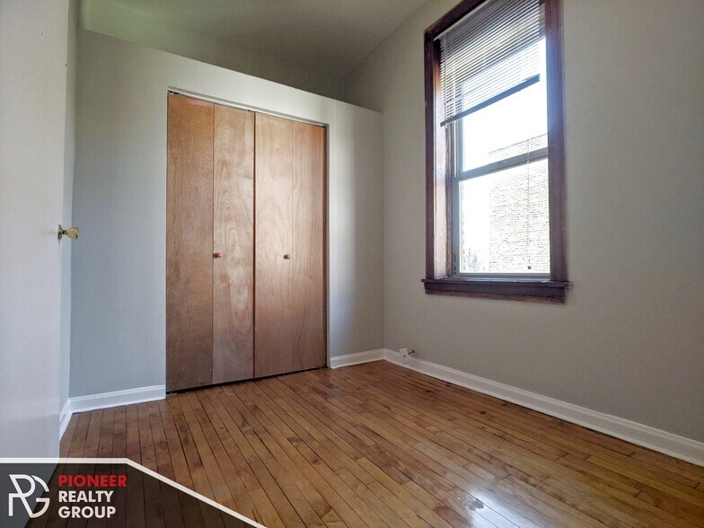 Building Photo - 1422 N Maplewood Ave