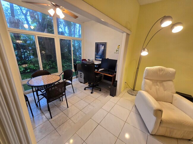 Building Photo - 5084 Rose Hill Dr