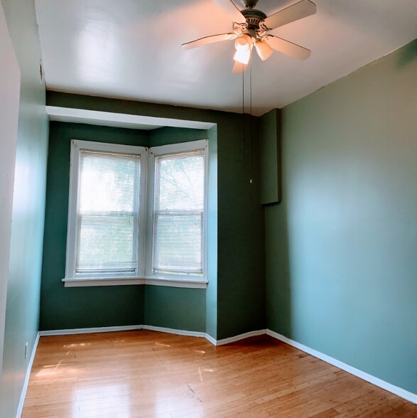 Building Photo - 802 W 31st St
